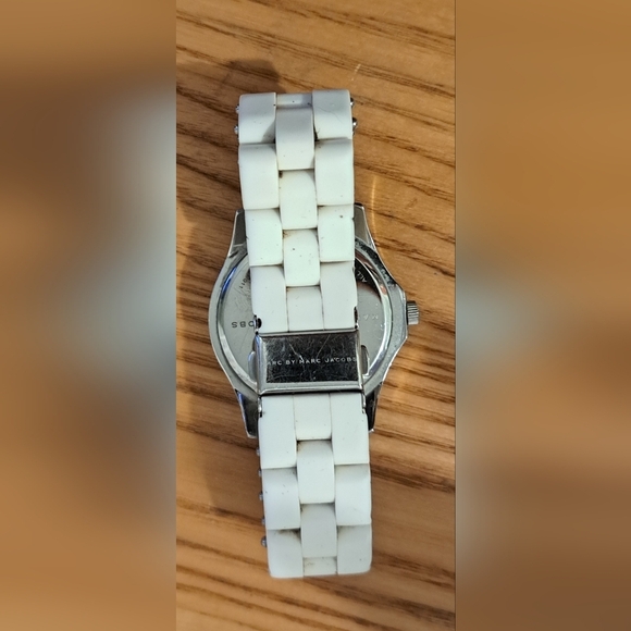 Vintage Y2K Marc Jacobs MBM2535 White Neutral Casual Watch Jewelry w/ Bling - Picture 5 of 6